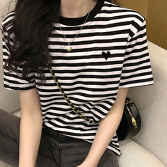 ヨーロッパの多用途ラウンドネック黒と白のストライプの愛半袖 Tシャツ婦人服 2025 夏初春秋ルーズトップ