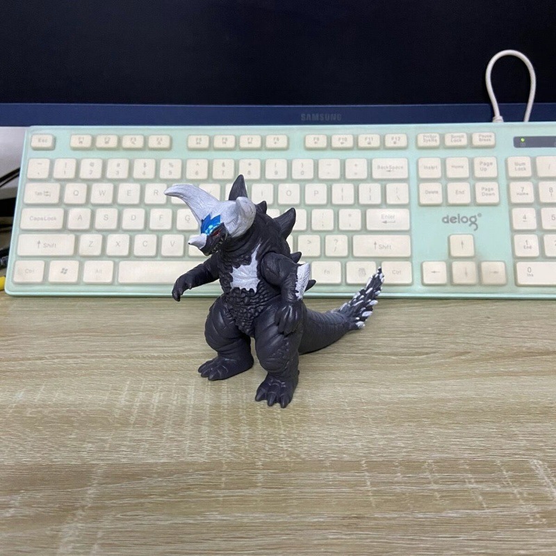 小さなモンスターウルトラマン卸売露店のおもちゃはすべて 10cm ～ 13cm 歳の男の子と子供向けのモンスターおもちゃです|undefined