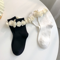 立体ツバキの花の中筒の靴下の個性のロリータの靴下の女性のファッションの靴下の春と秋のjk純色の花の少女の綿の靴下