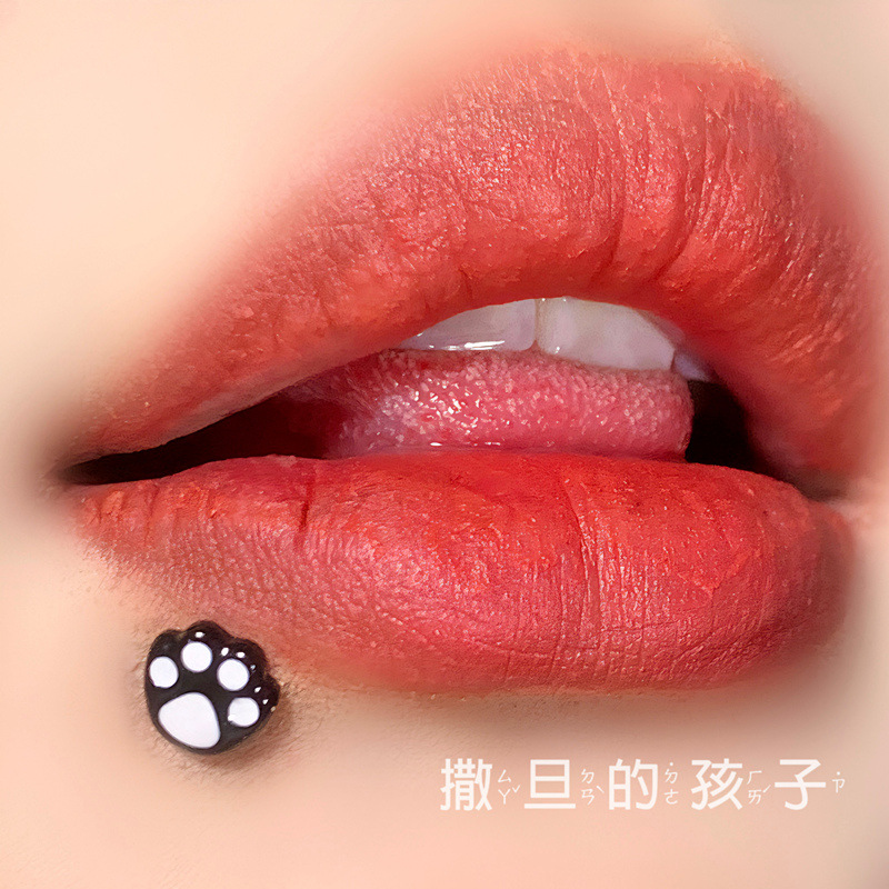 Pointed labret stud close-up product detail