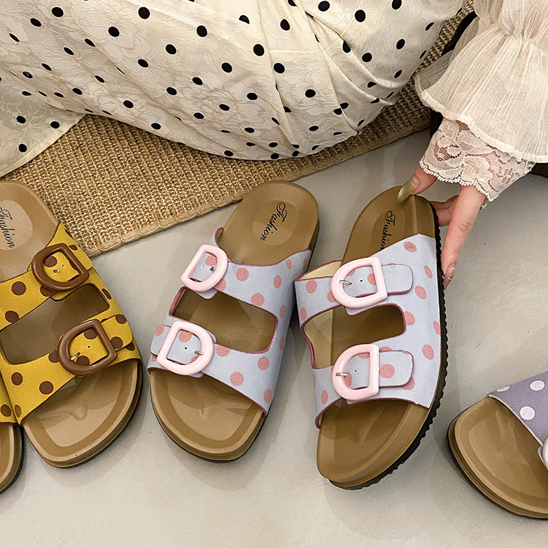 New Fashionable Simple Casual Versatile Thick-Soled Slippers for Women, Suitable for Outdoor Wear, Cross-Strap Beach and Home Sandals, Women's Slippers New Fashionable Simple Casual Versatile Thick-Soled Slippers for Women, Suitable for Outdoor Wear, Cross-Strap Beach and Home Sandals, Women's Slippers