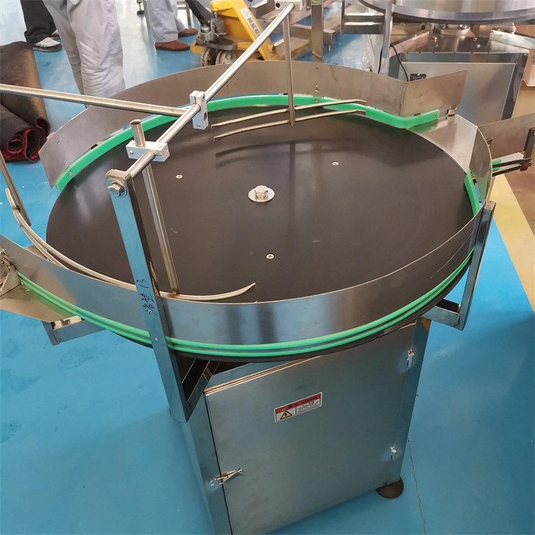 Máquina de acabado automático de botellas de plástico con largo tiempo de servicio estable y dispositivo de botellas de bebida tipo disco giratorio