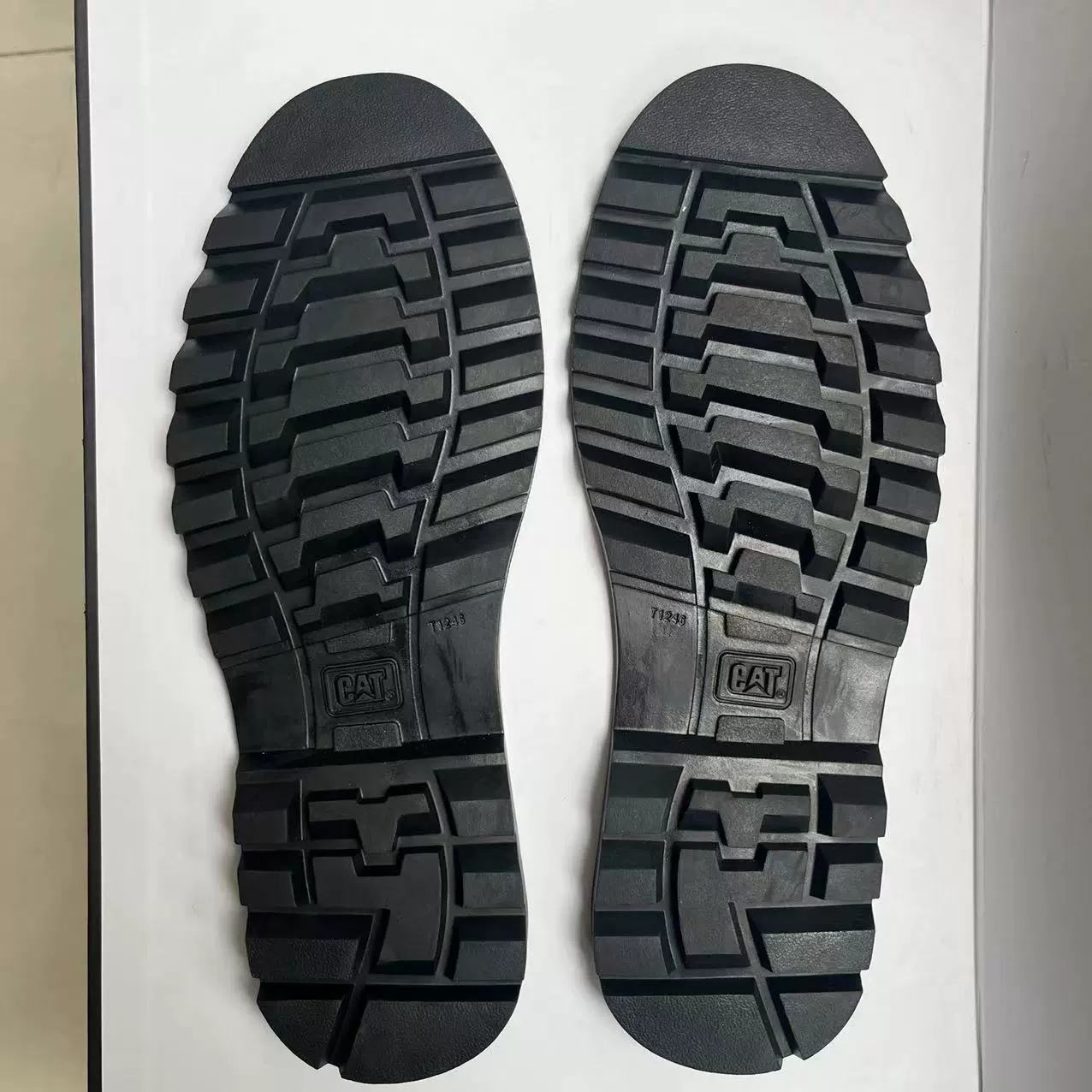 Обувь Дунгуань Материал для ремонта обуви Подошва может быть сгруппена вдоль линии сапоги резиновая подошва износостойкая подошва Мартин сапоги регулируемый цвет