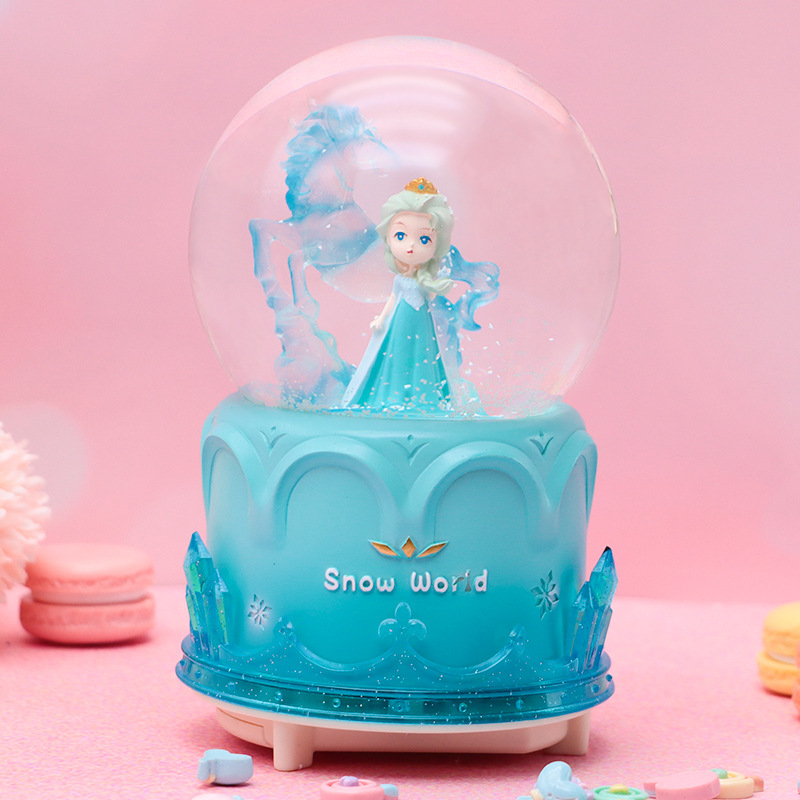 Dibujos animados creativo sueño mariposa bola de cristal caja de música nieve luminosa decoración de escritorio regalo de cumpleaños para niños al por mayor