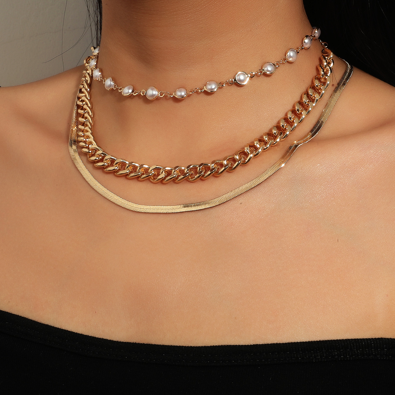 Collier multicouche en perles et chaînes style élégant_voghion.com