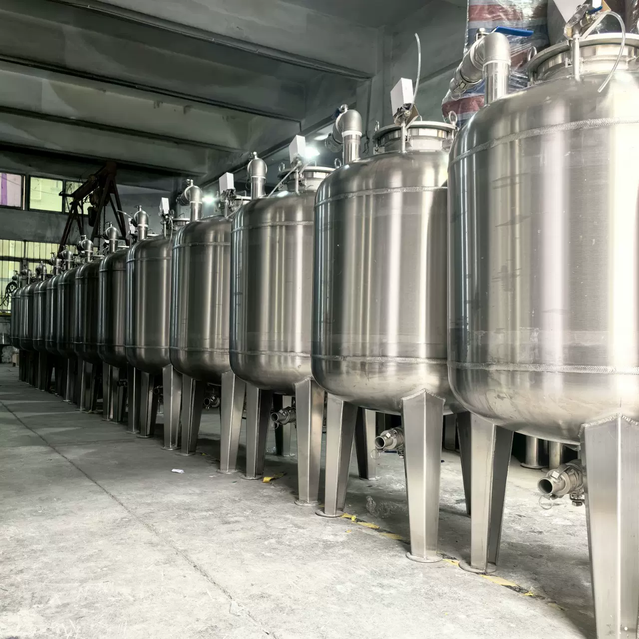 供应不锈钢新能源储罐机器人喷涂压力罐锂电池钟罩罐