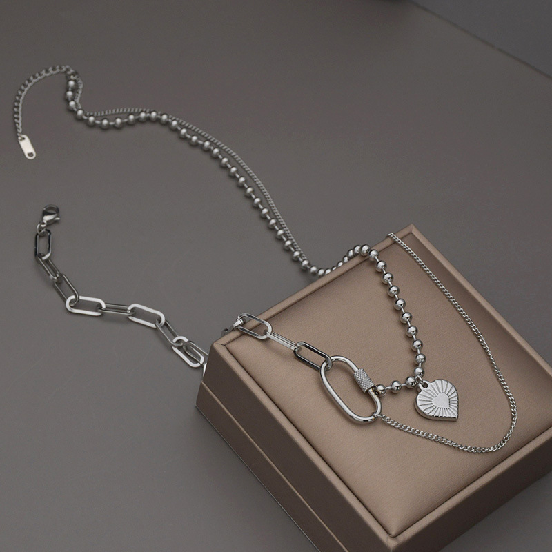 Europe Et En Amérique Croix Frontière Creative Mode Nouvelle Couture Carré Trois-dimensions Pendentif Collier Personnalisé Simple Amour Collier display picture 2