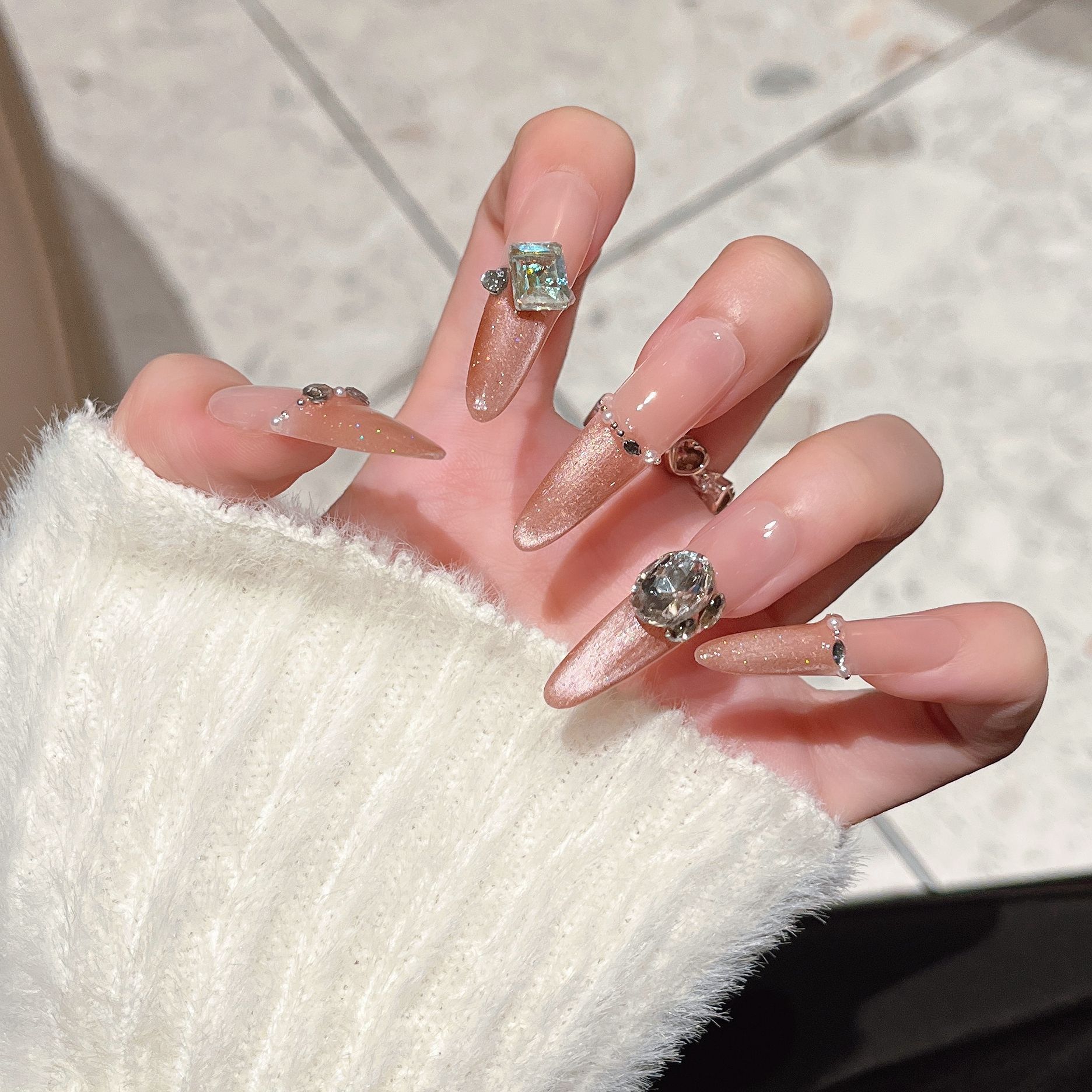 Uña de alto nivel explosivo flash manicure explosivo otoño y invierno nuevo perro fino rosa manualizado ojo de gato manicure
