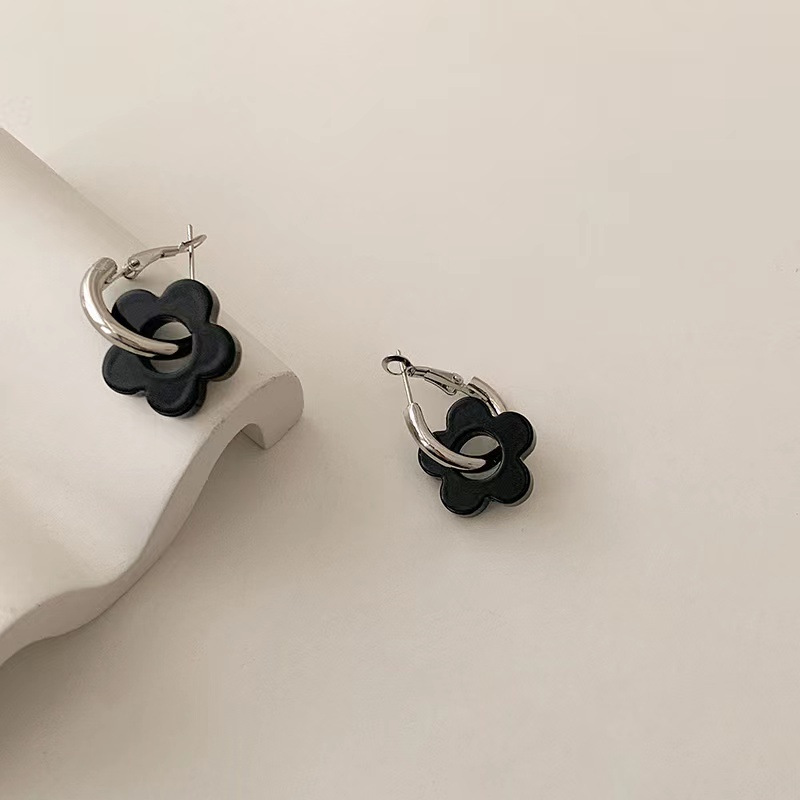 Fashion Black Flower Earrings Simple Alloy Drop Earrings display picture 2