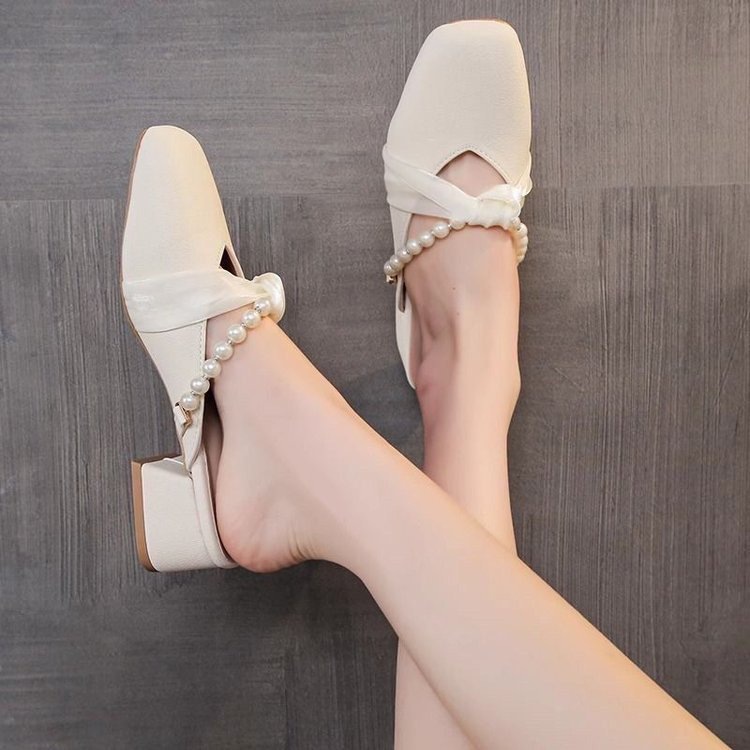 Fairy Pearl Baotou francés primavera / verano 2026 zapatillas nuevas zapatos de moda para mujeres falda perezosa media zapatilla