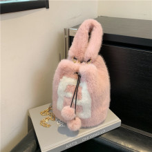 2025秋冬新款字母兔毛手提包潮流大容量洋气女斜挎链条毛绒包女