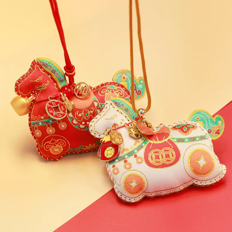 定制马年充棉唛香包立体充棉公仔玩偶钥匙扣吊饰包包挂件新年限定