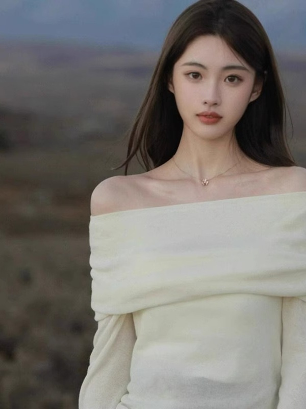 法式一字肩温柔针织上衣女装秋冬设计感白色修身显瘦露肩长袖毛衣|undefined