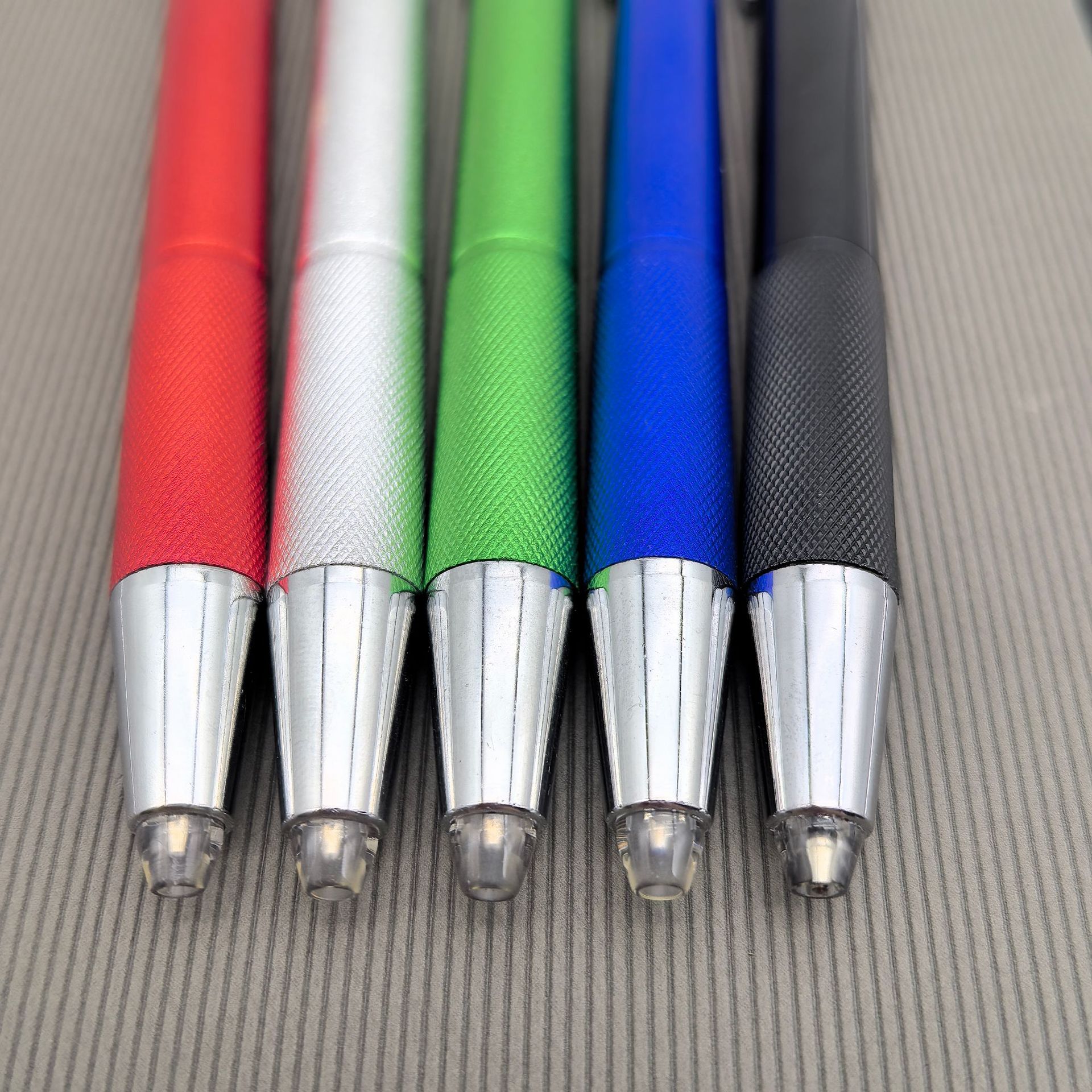 Nuevo bolígrafo de lámpara de metal esmerilado de pulsación lápiz de punta creativo LED lápiz de lámpara de punta antorcha lápiz de bola