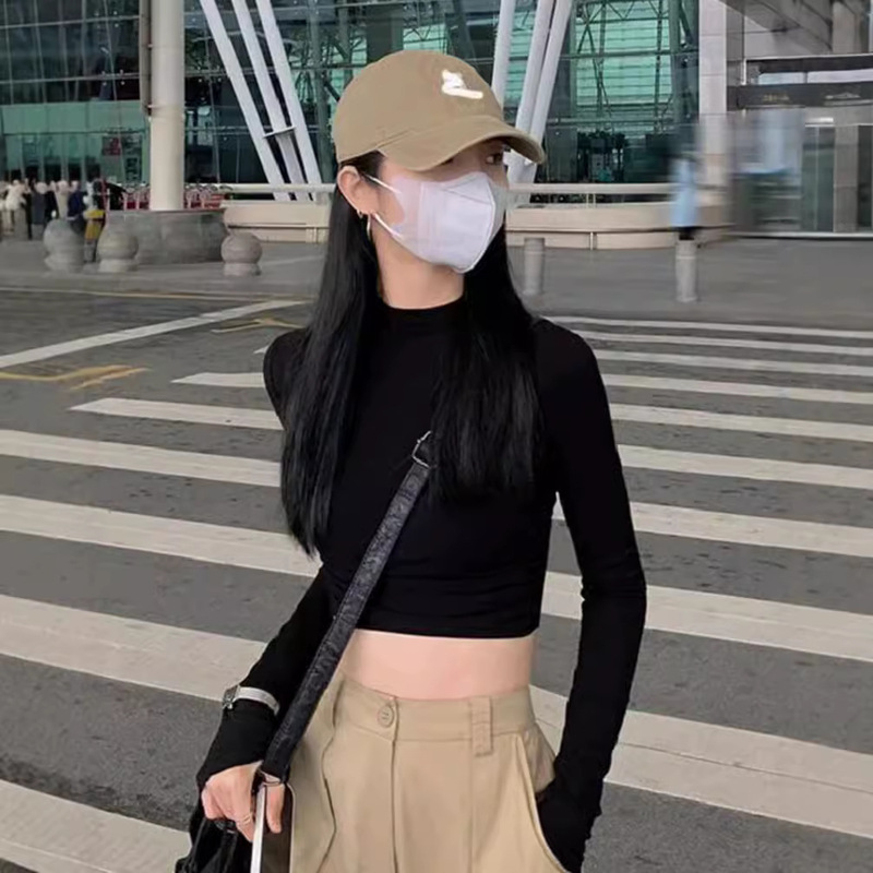 High-Waisted Black Short Simple Top for Layering or Wearing Alone, Korean Style, Slim Fit, Versatile, Tight-Fitting Long-Sleeve Shirt with Exposed Midriff for Women
