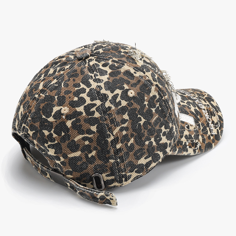 Trendig dam baseballkeps med leopardmönster och slitningar_voghion.com