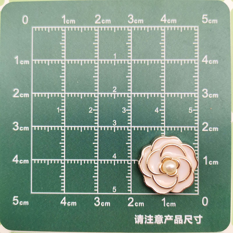 Temperamento de moda blanco y negro pequeño viento fragante cuatro hojas accesorios de plástico corazón de melocotón DIY pinzas de cabello material de ropa de correa