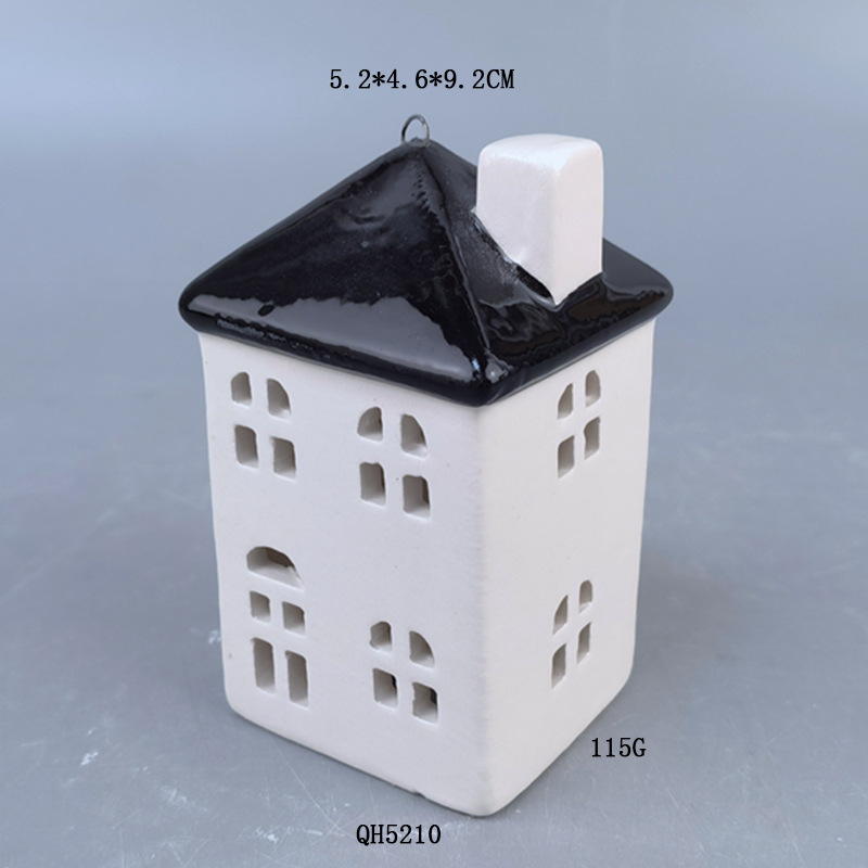 Colgante de casa de cerámica navideña cuidadosamente seleccionado LED luminoso hueco con chimenea decoración de candelabro decoración navideña