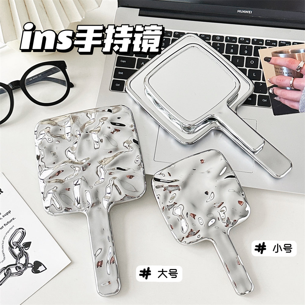 Espejo de mano de alto valor Espejo de maquillaje portátil portátil Espejo de maquillaje de niña de moda Manija de galvanoplastia cuadrada Espejo de vestidor