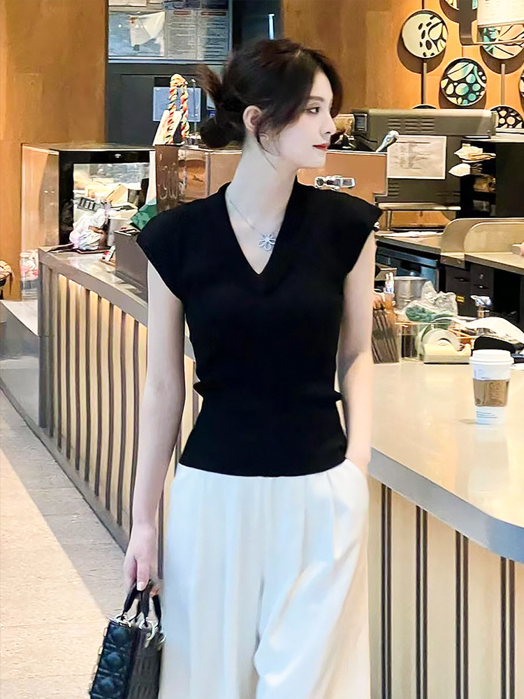 Áo thun nữ cổ chữ V nhỏ tay bay rỗng dây buộc, chất liệu lụa băng mát mẻ — Màu đen chi tiết 5
