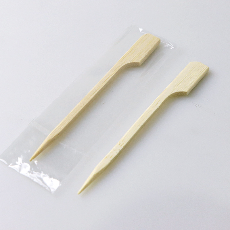 Dos piezas de brochetas de cañón de hierro, brochetas de brochetas hervidas oden, 2 piezas de brochetas de cuero blanco, palos de bambú con logo