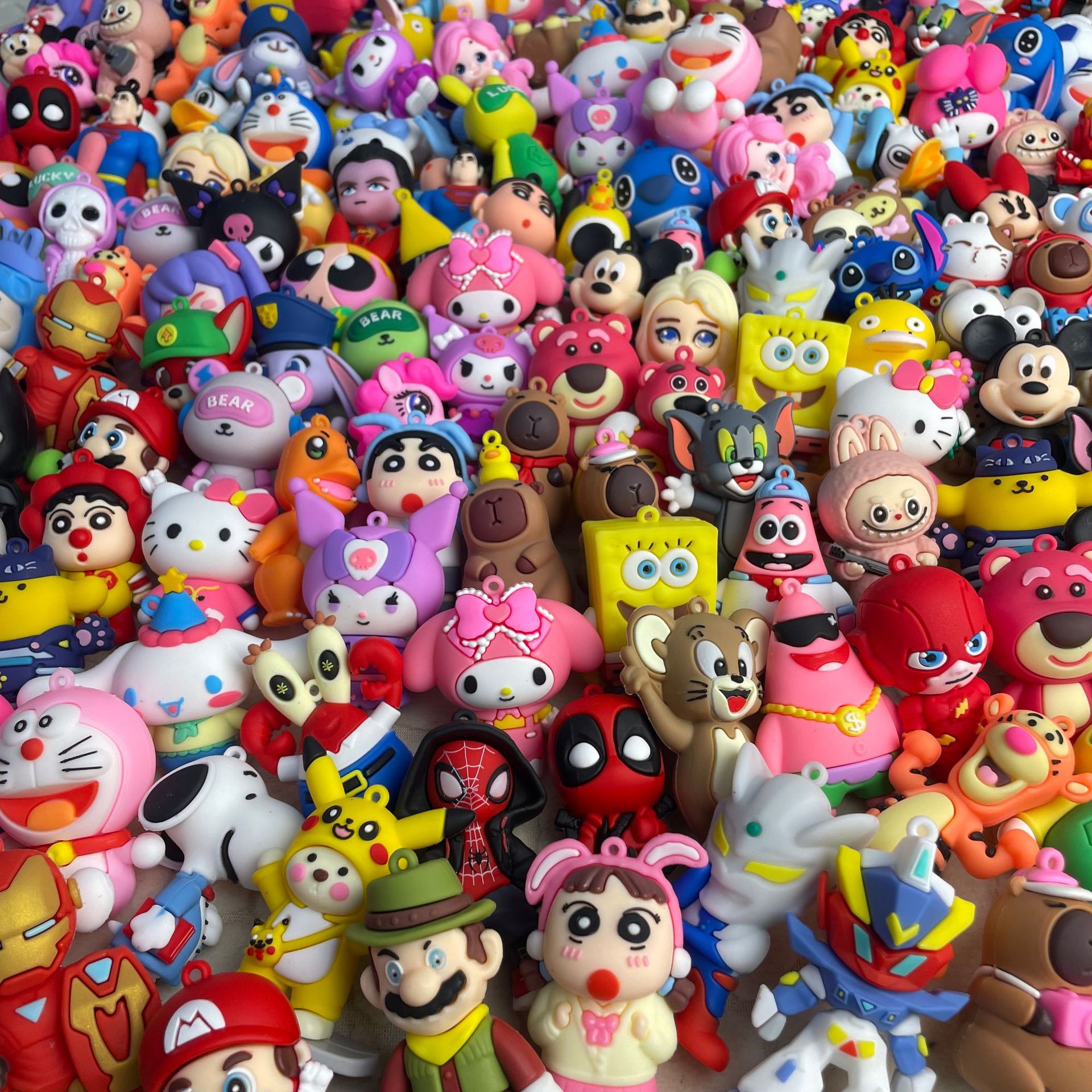 网红潮玩公仔地摊夜市跑量摆摊手办玩具PVC立体卡通玩偶盲盒公仔