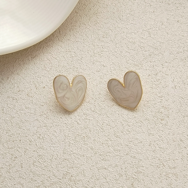 Fashion Heart Shape Alloy Stoving Varnish Ear Studs display picture 2