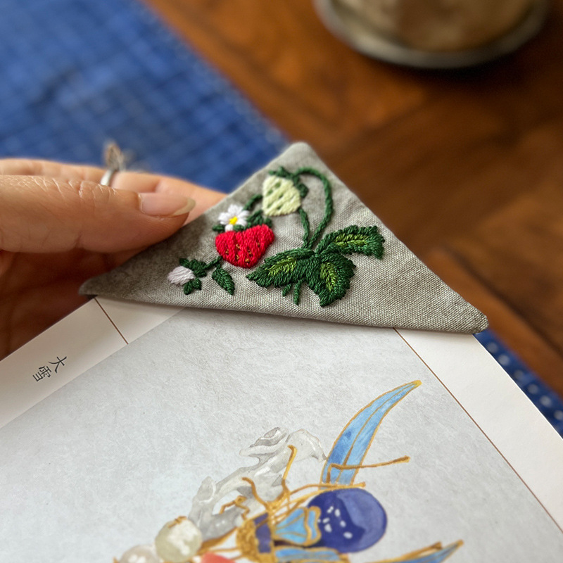 Marcadores de flores bordadas a mano Ludiy material de bordado bolsas de libros marcadores de esquinas lindos marcadores creativos de estudiantes