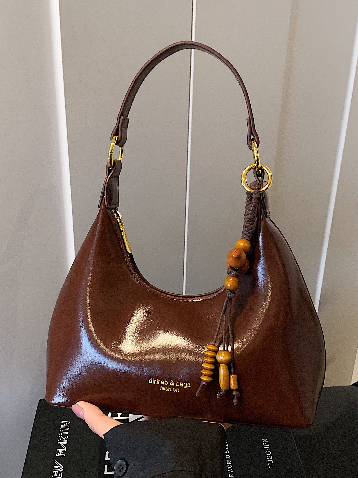 Nichezhong lujo ligero alto sentido brazalete para mujeres 2026 nuevo otoño invierno retro moda versátil viaje mochila de hombro