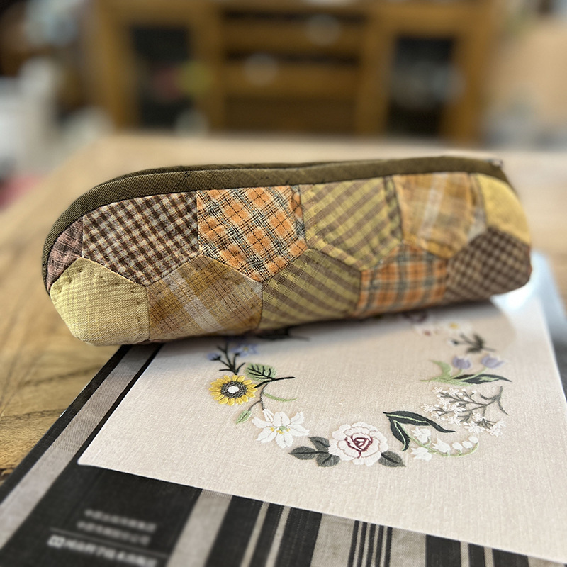 Bolso de lápices de flores tridimensional simple Lu bordado pequeño bolso de papelería fresca bolso de material de bricolaje bordado a mano bolso de lápices para niños