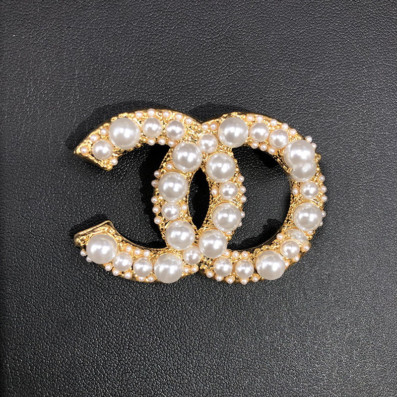 Full Diamond Multifunctional Brooch Accessory for Women, Double C Letter Brooch, Chanel-Style Rhinestone-Embellished Elegant Clothing Accessory to Prevent Exposure