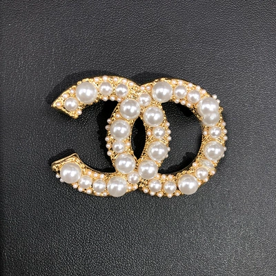 Accessory to Prevent Exposure, Yaxa sancaqları - 18k-gold-bubble-pearl-brooch