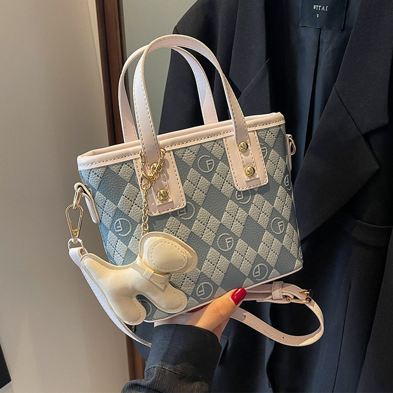 韓国スタイルの西洋スタイルのバッグ女性のための 2025 新しいトレンディなクロスボディ小さなバッグハイエンドライト高級菱形ポータブルバケットバッグトレンディ