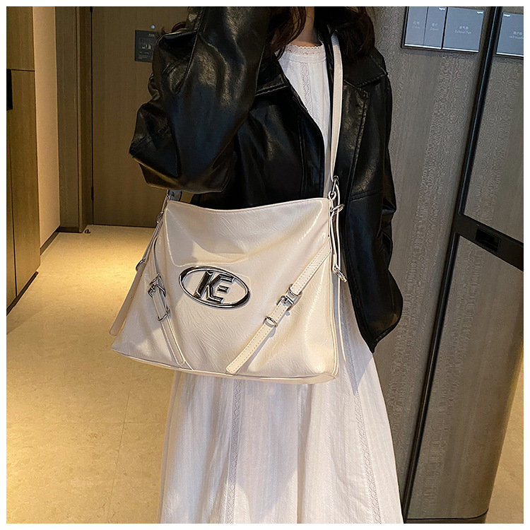 Tragbare, modische Strukturtasche mit großem Fassungsvermögen für Damen, neue Pendler-Einkaufstasche, einfache Achseltasche für alle Gelegenheiten, 2023_voghion.com