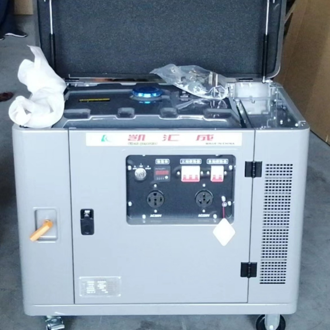 凯汇成静音汽油机8KW单三相移动带脚轮电启动静音汽油发电机组