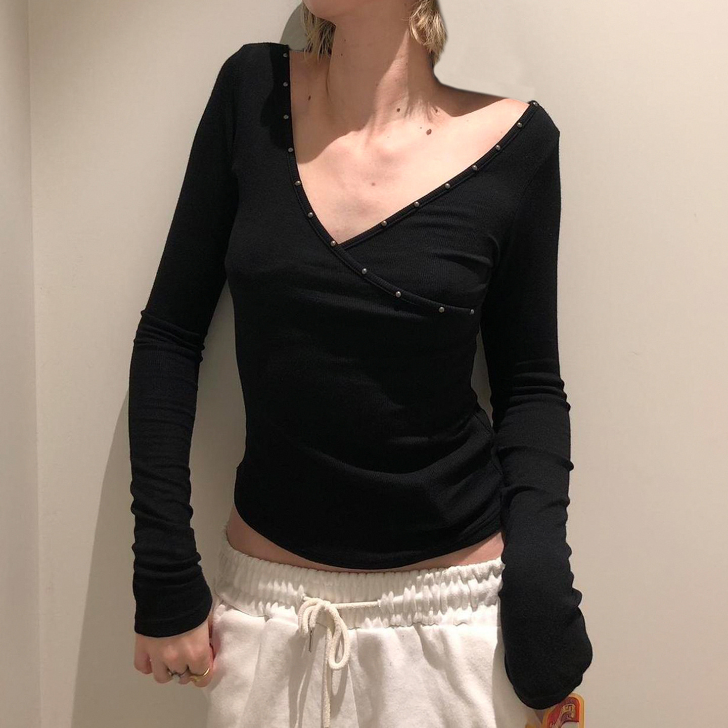 纯色交叉V领铆钉设计打底衫性感特色基础长袖T恤美式ins跨境服装