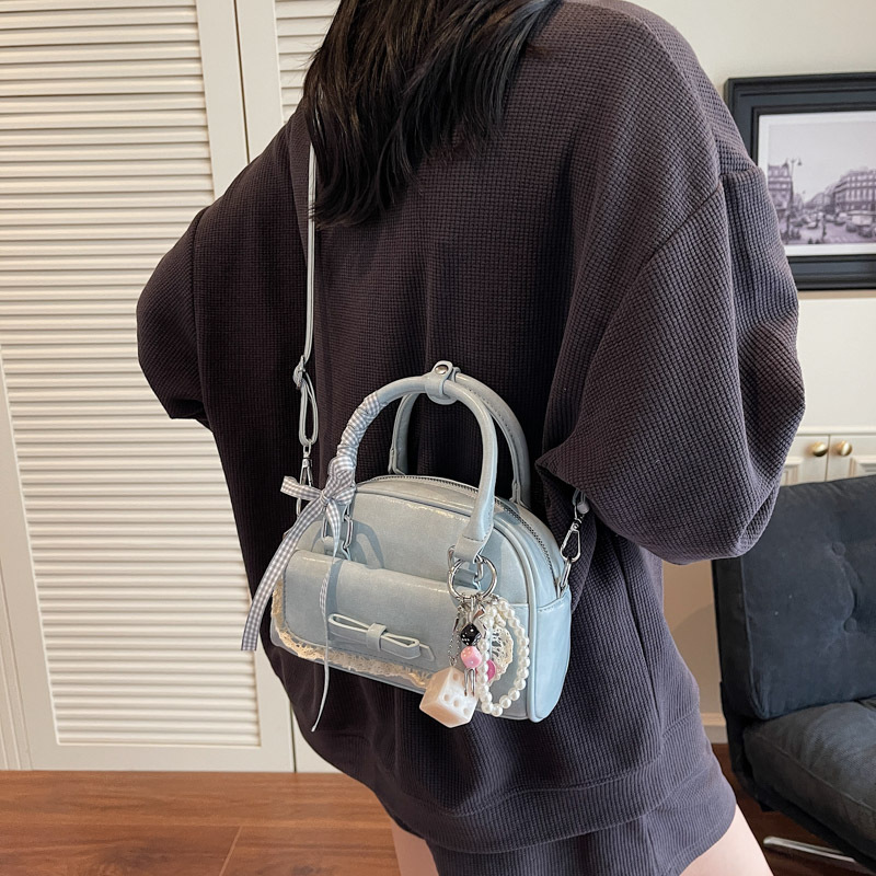 Bolsos pequeños portátiles populares de este año para mujer 2025 nueva moda bolsa de mensajero estilo occidental bolso de hombro casual coreano