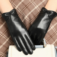Leather gloves for ladies, lined and thickened for warmth, suitable for autumn and winter driving and riding, touch screen, Korean style, fashionable and hand-fitting sheepskin