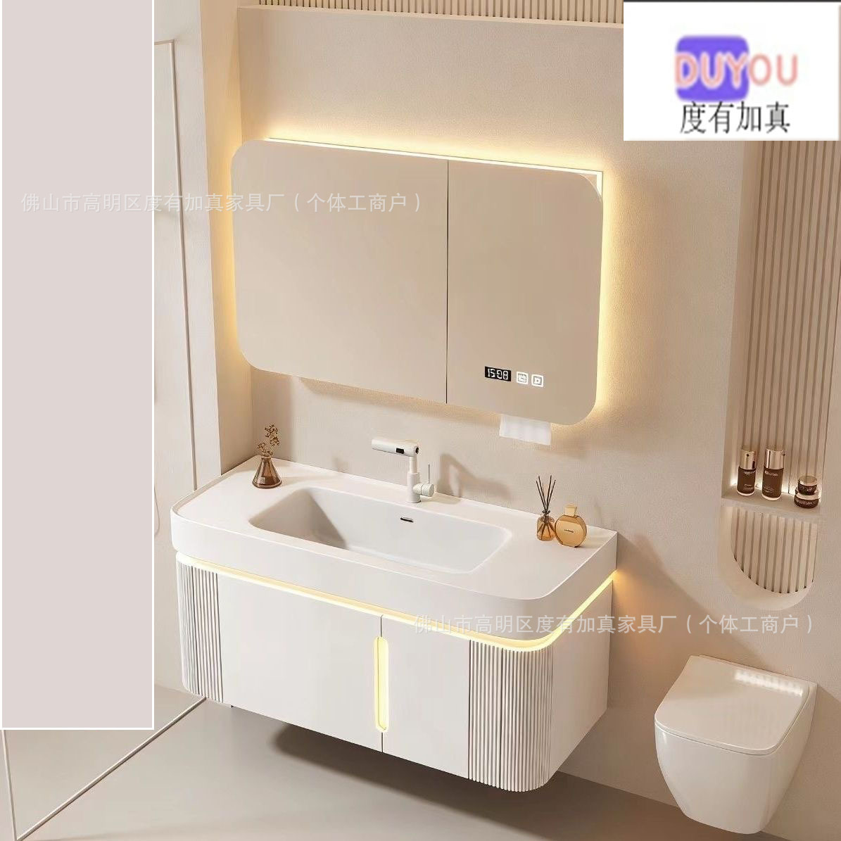 Cream-Colored Solid Wood Bathroom Cabinet Set with a Luxurious Modern Design, Featuring a Skin-Friendly Integrated Washbasin and Ocean Ceramic Integrated Basin