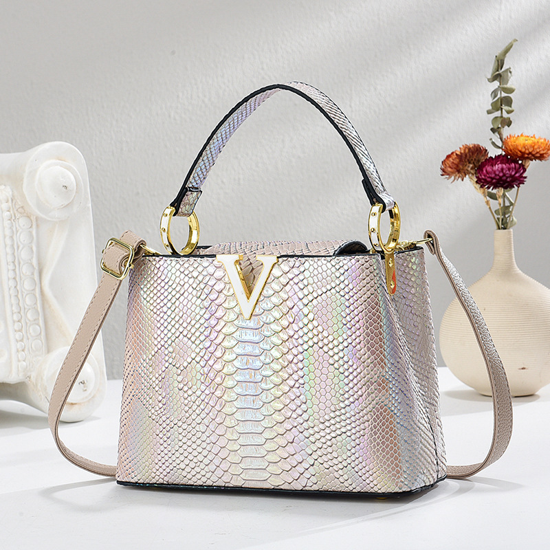Patrón de cocodrilo de charol 2025 nuevo bolso de moda bolso de cubo de mediana edad bolso de mensajero de hombro para mujer madre degradada