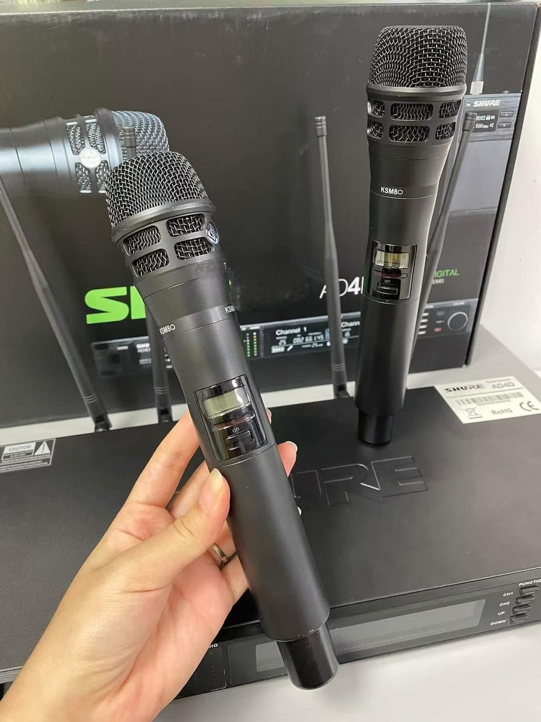 Ad4D True Diversity Wireless Microphone One to Two U-Segment Singing Microphone