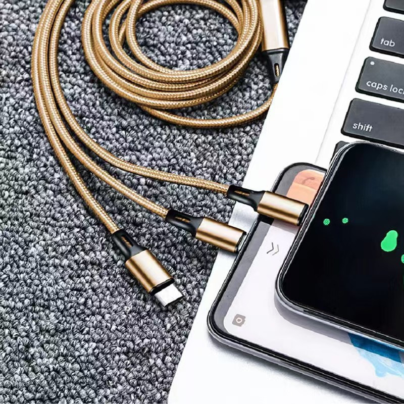 Naylon Örgülü Üç Başlı 2A Hızlı Şarj Veri Kablosu Üçü Bir Arada Telefon Şarj Kablosu Logo Toptan Küçük Hediye