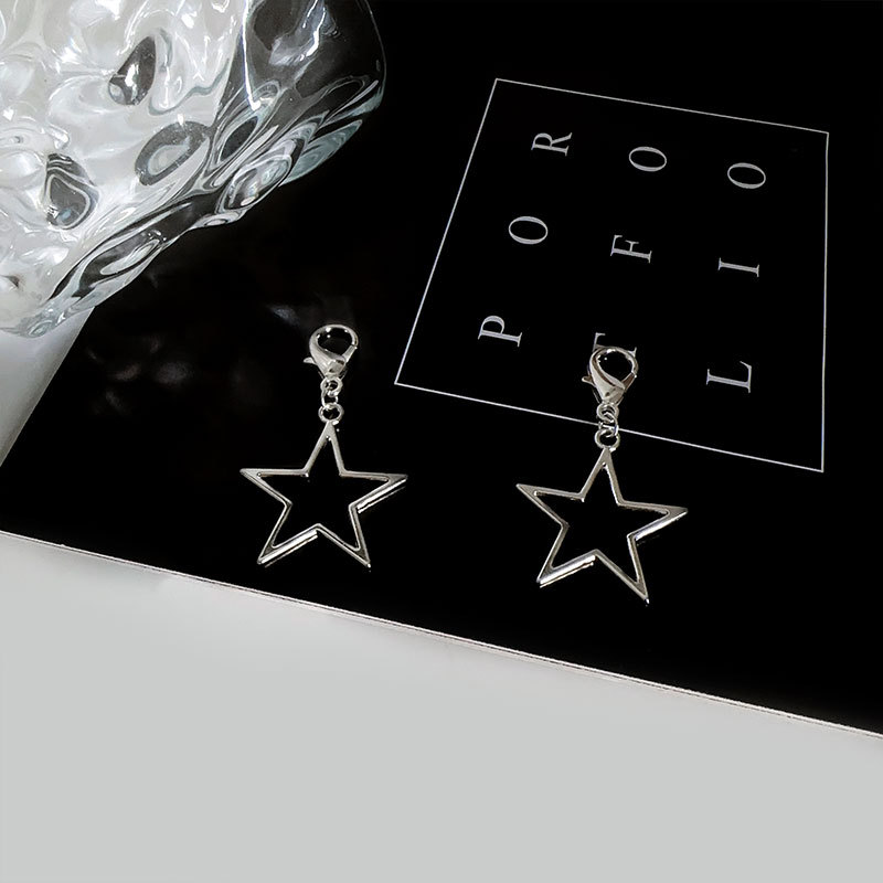 Hueco de cinco puntas estrella titanio Cadena de acero cadena de zapato lateral cadena dulce fresco estrella colgante Martin botas zapatos de lona zapato hebilla colgante