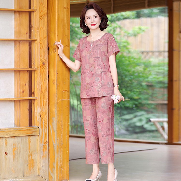 Summer Fashion Printed Suit for Middle-Aged and Elderly Women, Large Size Loose Two-Piece Set, Casual and Comfortable Pants and Top Summer Fashion Printed Suit for Middle-Aged and Elderly Women, Large Size Loose Two-Piece Set, Casual and Comfortable Pants and Top