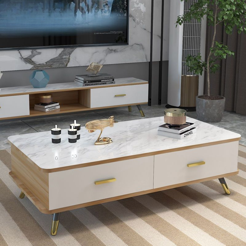 나무 커피 테이블: 100개의 밝은 흰색 대리석 패턴