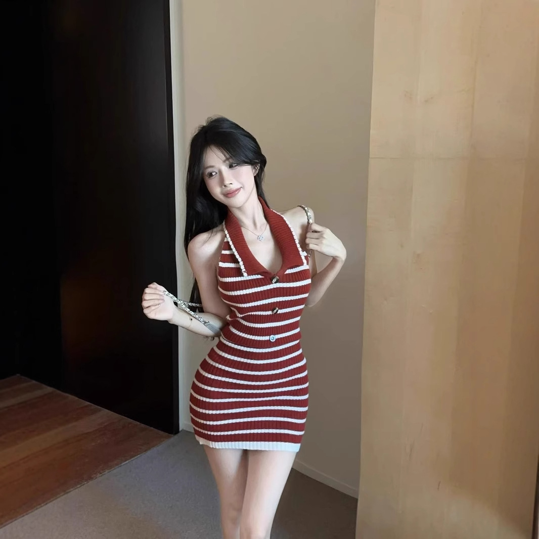 여름 여성을 위한 Xiaoxiangfeng 스트라이프 니트 드레스, 순수한 욕망, 섹시한 서스펜더 힙 스커트, 홀터넥 튜브 탑 스커트