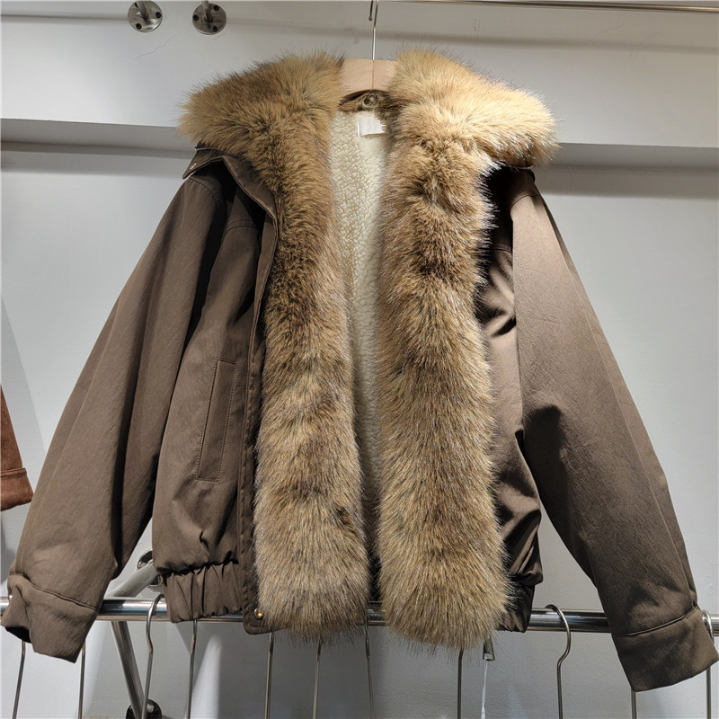 2025 invierno nuevo abrigo de piel en una chaqueta engrosada otoño invierno suave cuello de lana de mujer suelto retro regalar pie superado