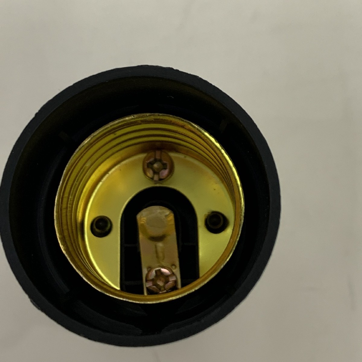 Portalámparas negras con pines | Diseño simple y moderno | Adaptado a una variedad de bombillas | Instalación simple