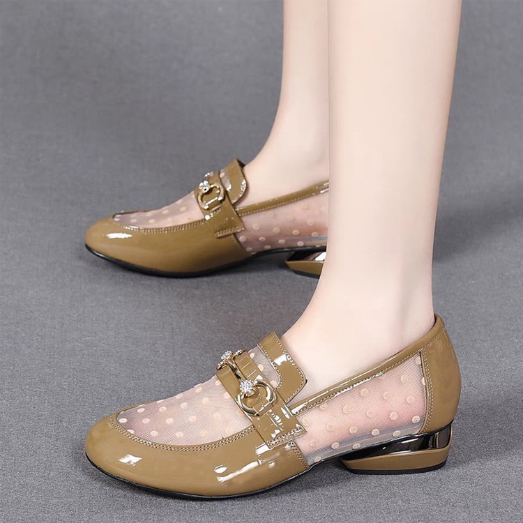 Zapatos de cuero suave de malla 2025 nuevas sandalias de mujer huecas de tacón bajo zapatos de verano de fondo plano suave Lefu zapatos de cuero bajos