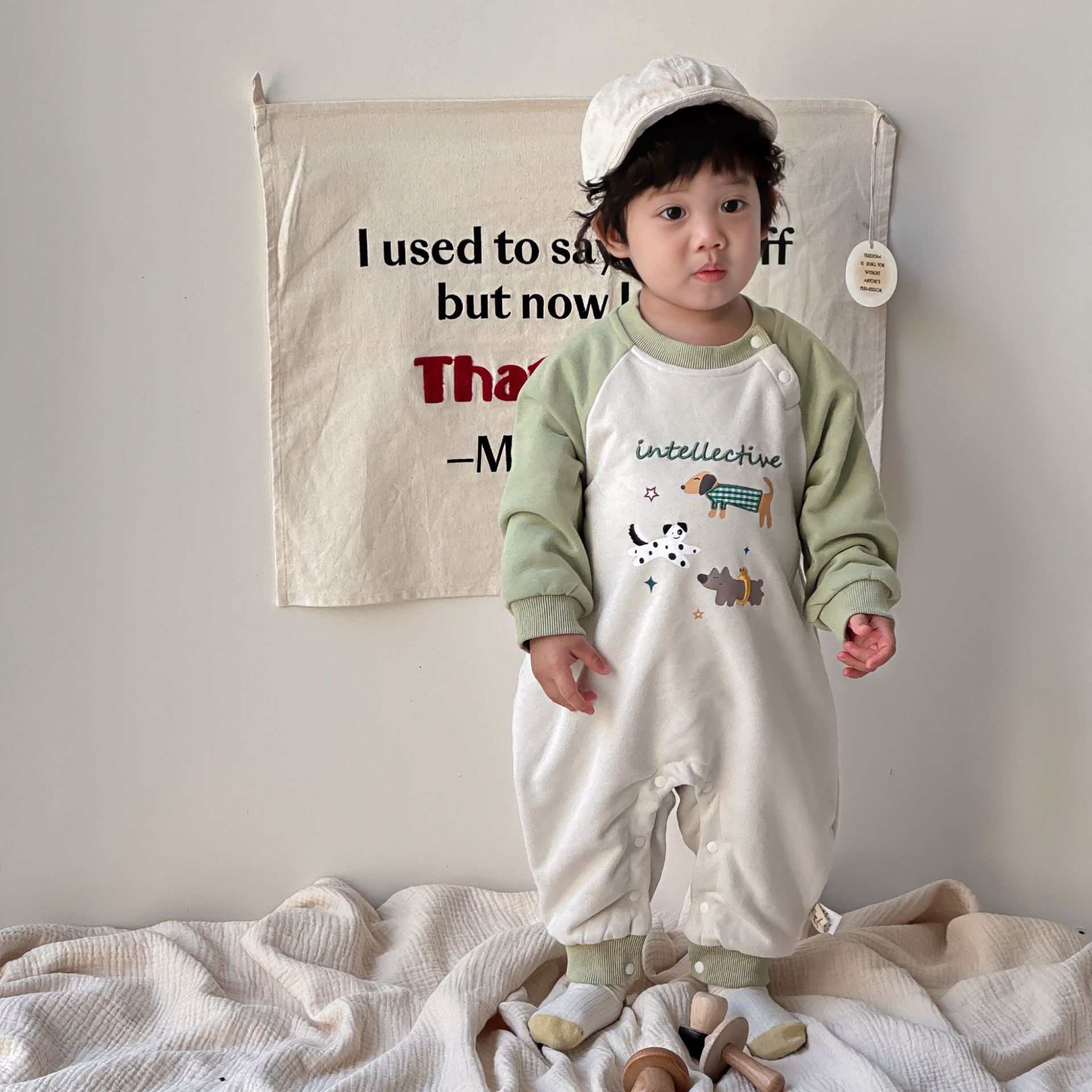 2024 otoño nuevo producto bebé de una pieza de dibujos animados coreanos en contraste traje de escalada mameluco bebé mameluco ropa de bebé